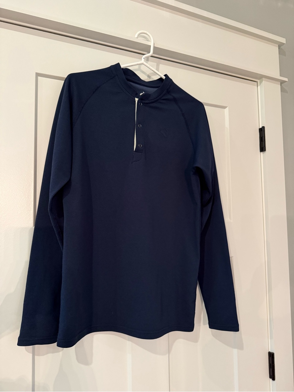 Rabbit long sleeve waffle Henley snap shirt size M